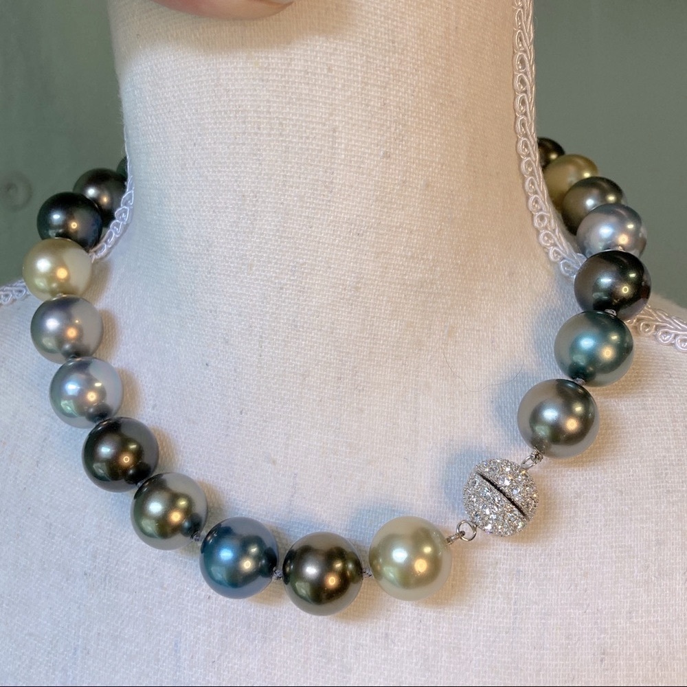NWOT Multicolor Faux South Sea Pearl Necklace, 18” Choker w rhinestone clasp